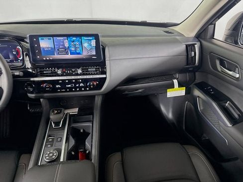 New 2026 Nissan Pathfinder SL image 19