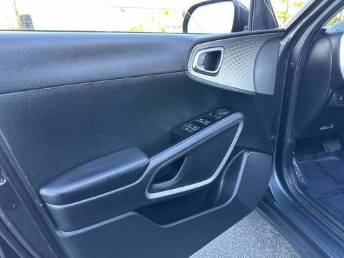 Used 2021 Kia Soul LX image 26