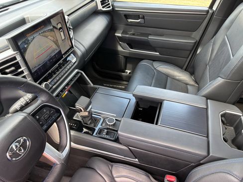 Used 2024 Toyota Sequoia Platinum AWD/4WD image 18