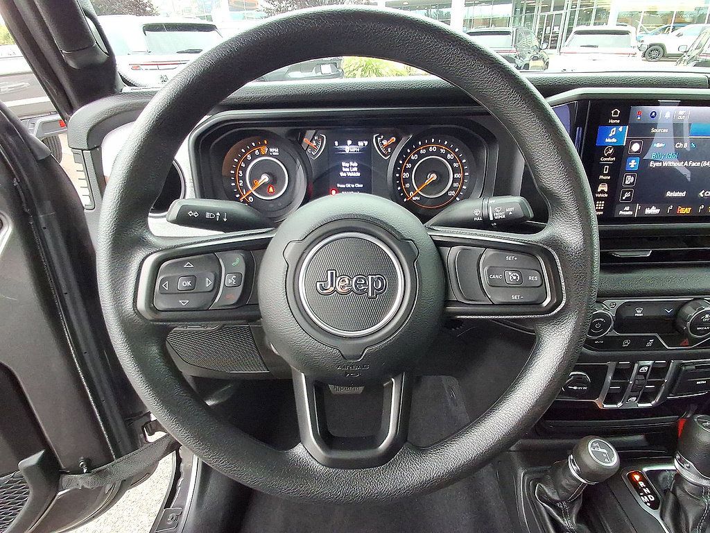 Used 2025 Jeep Gladiator Sport AWD/4WD image 22