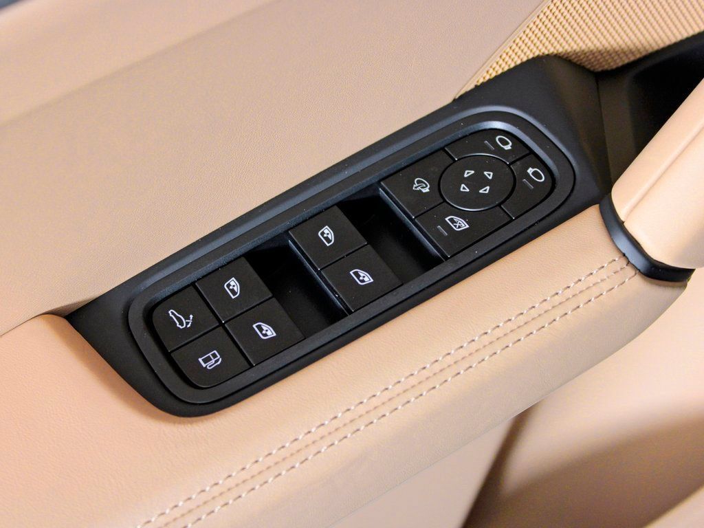 Certified 2026 Porsche Cayenne E-Hybrid AWD/4WD image 17