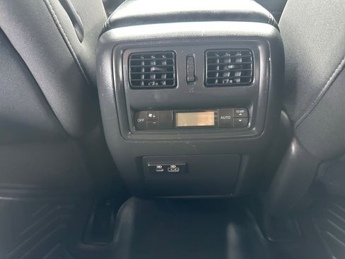 Used 2020 Nissan Pathfinder S image 23