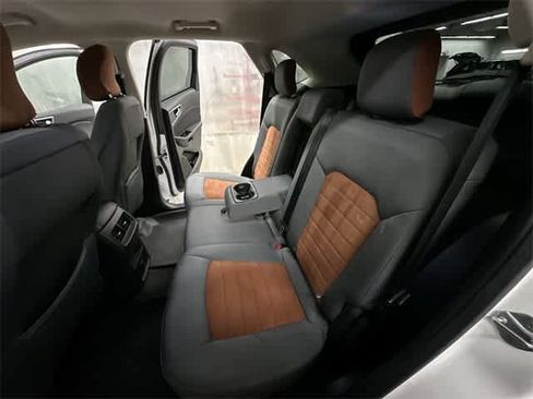 Used 2018 Ford Edge SEL image 18