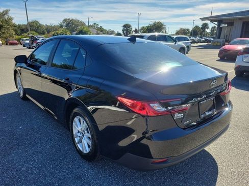 Used 2025 Toyota Camry LE image 12