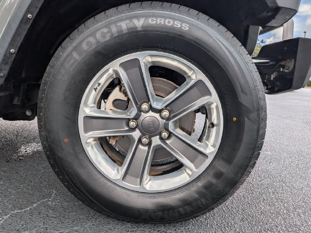 Used 2022 Jeep Wrangler Unlimited Sahara AWD/4WD image 11