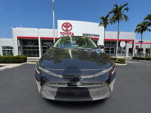 Used 2025 Toyota Corolla LE FWD image 2