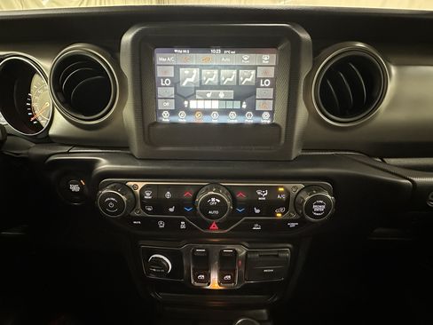 Used 2022 Jeep Wrangler Sport AWD/4WD image 30
