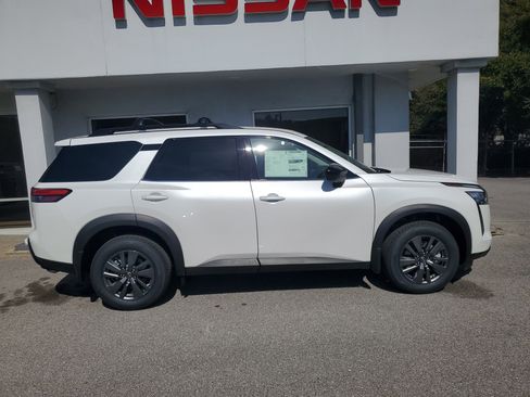 New 2026 Nissan Pathfinder SV image 2