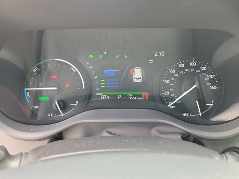 Used 2025 Toyota Sienna XLE w/ XLE Plus Package FWD image 23