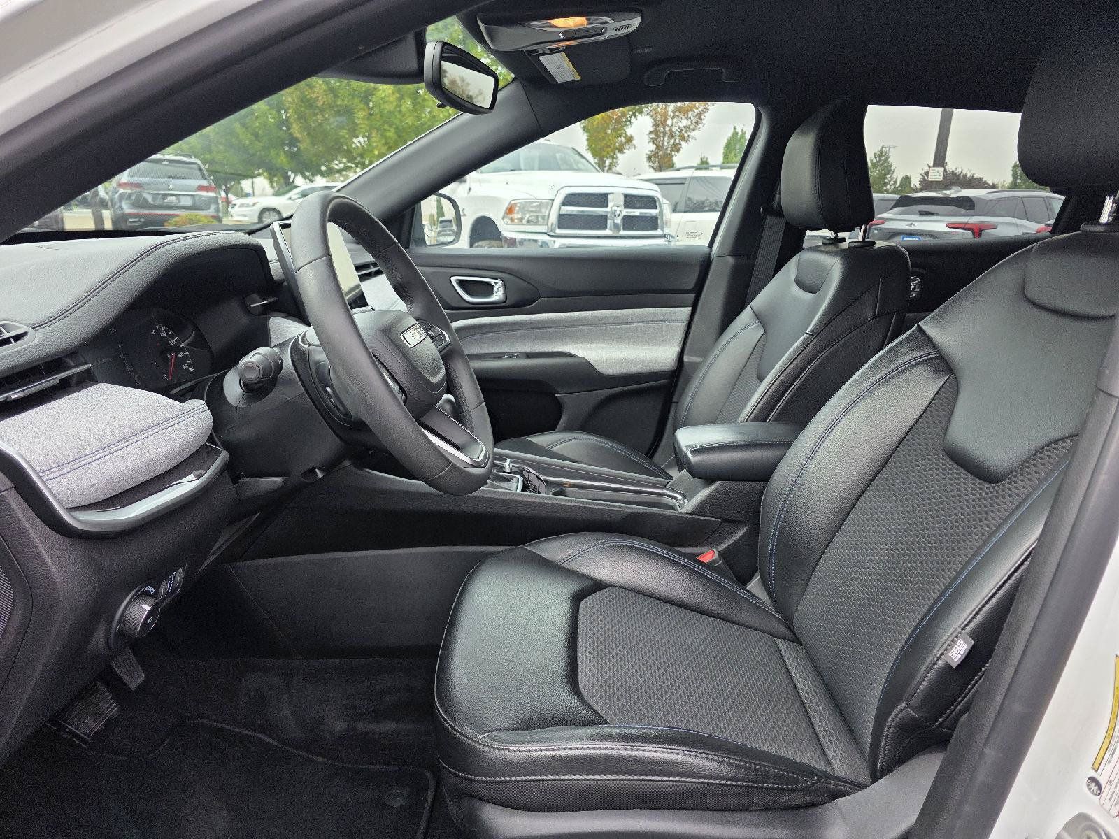 Used 2023 Jeep Compass Latitude AWD/4WD image 7