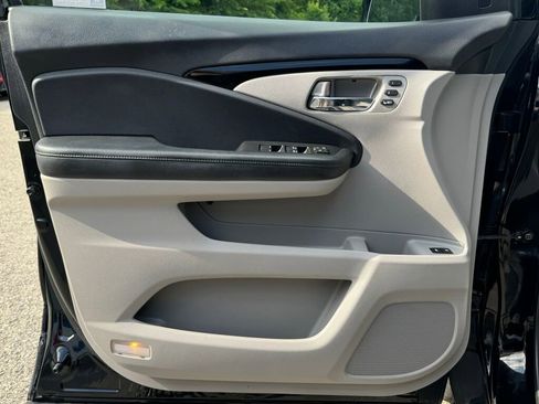 Used 2019 Honda Pilot Touring image 13