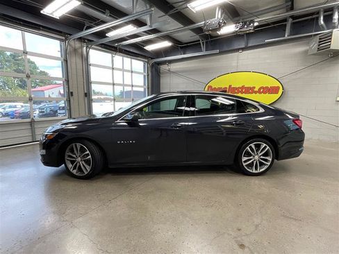 Used 2023 Chevrolet Malibu LT FWD image 2