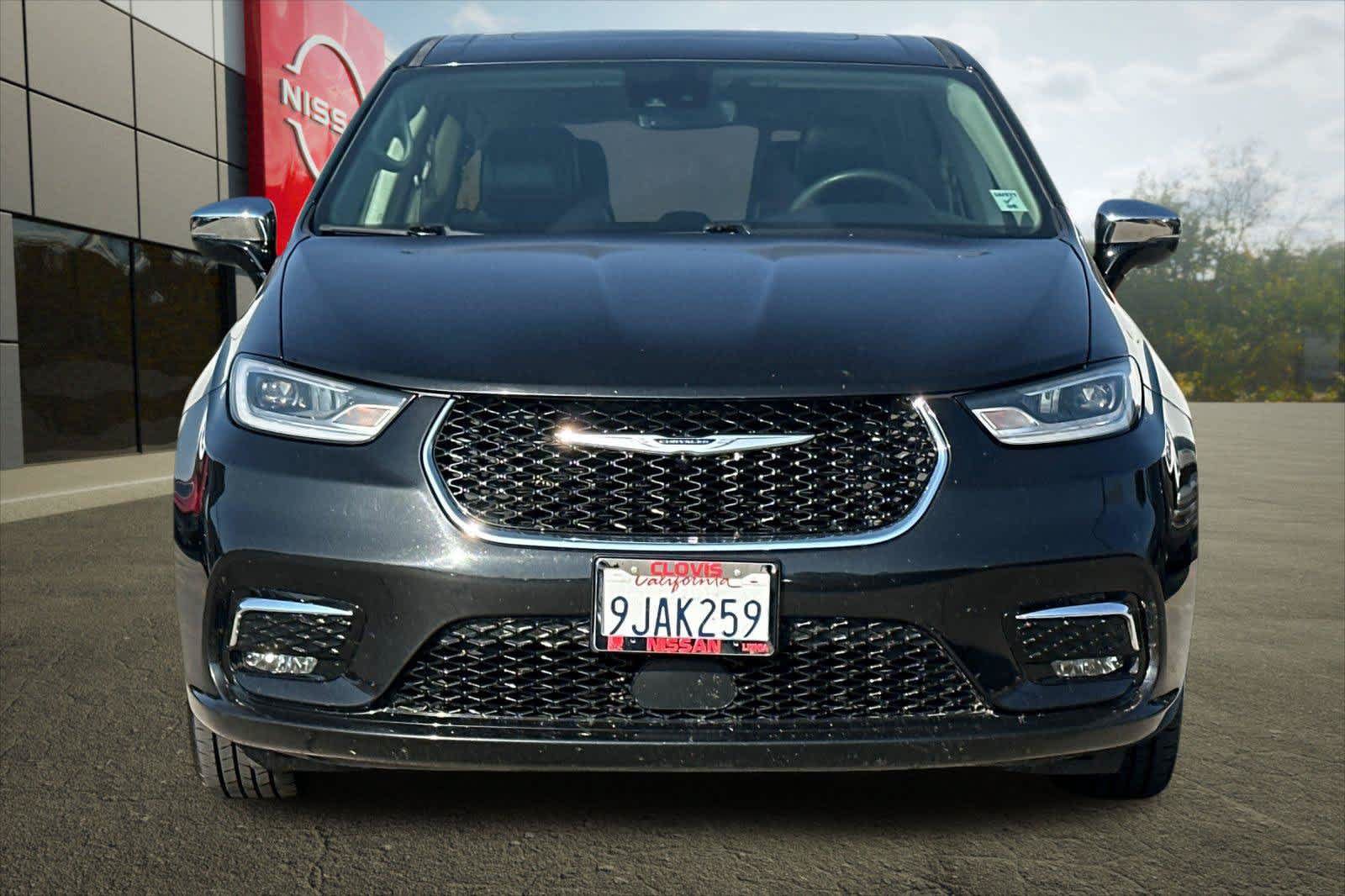 Used 2023 Chrysler Pacifica Limited FWD image 7