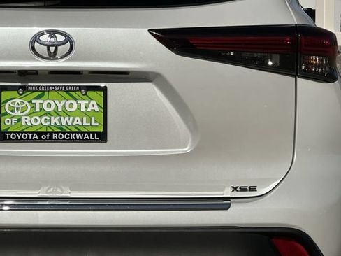 Used 2024 Toyota Highlander XSE FWD image 6