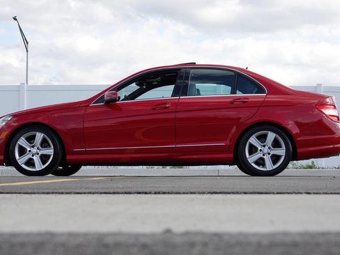 Used 2010 Mercedes-Benz C 300 Sedan image 39