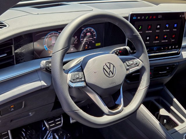 New 2026 Volkswagen Tiguan SE R-Line FWD image 11
