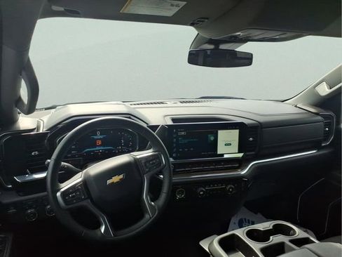 Used 2024 Chevrolet Silverado 1500 LT image 9