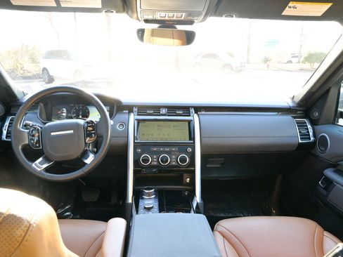 Used 2019 Land Rover Discovery HSE image 40