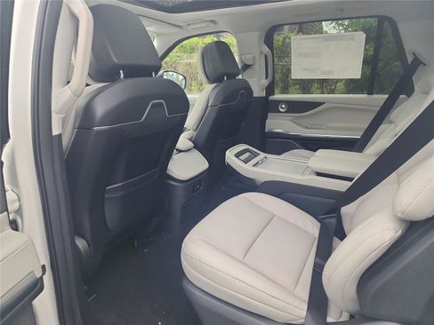 New 2026 Lincoln Navigator Reserve image 22