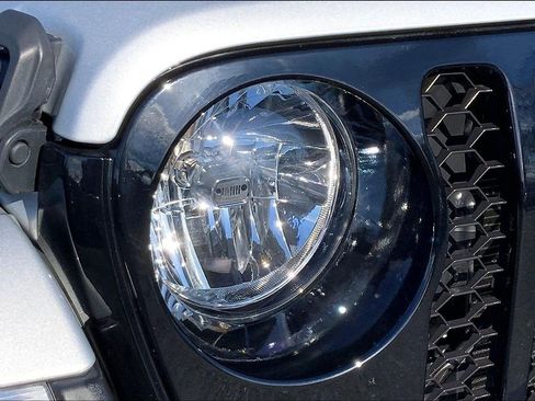 Certified 2023 Jeep Gladiator Willys image 25