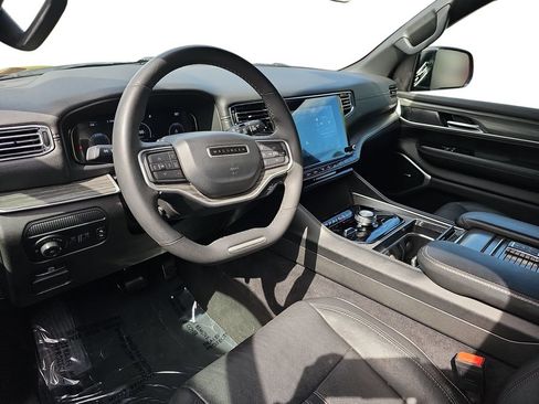 Used 2023 Jeep Wagoneer L Series II AWD/4WD image 16