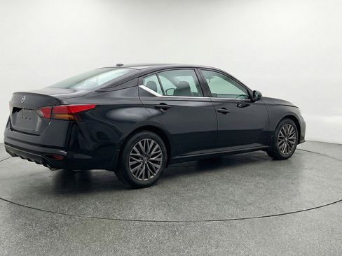Used 2025 Nissan Altima 2.5 SV FWD image 9