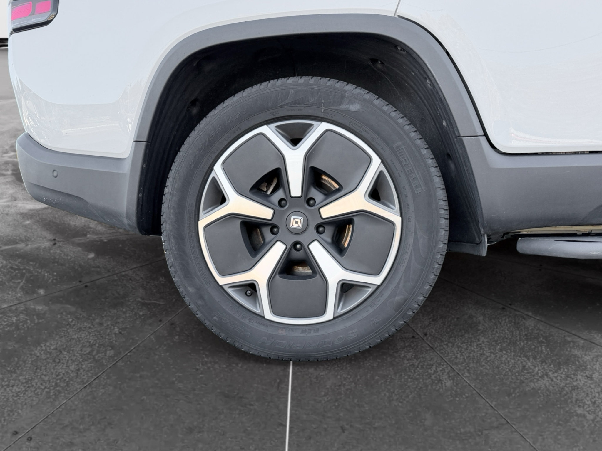 Used 2023 Rivian R1T Adventure Dual AWD/4WD image 31
