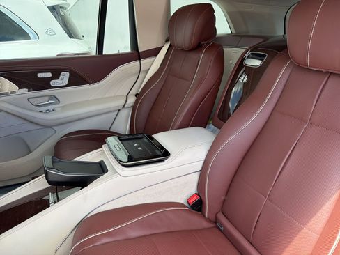 Used 2023 Mercedes-Benz Maybach GLS 600 4MATIC image 5