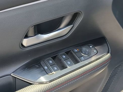 Certified 2025 Nissan Kicks SR FWD image 13