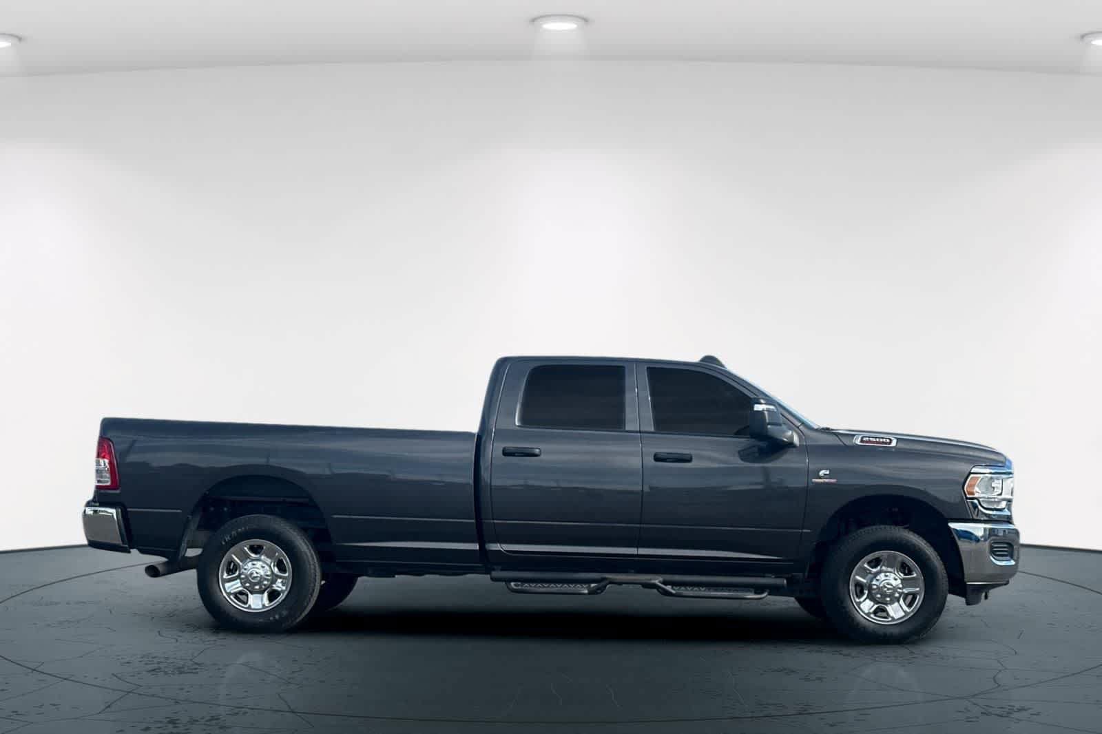 Used 2024 RAM 2500 Tradesman w/ Chrome Appearance Group AWD/4WD image 6