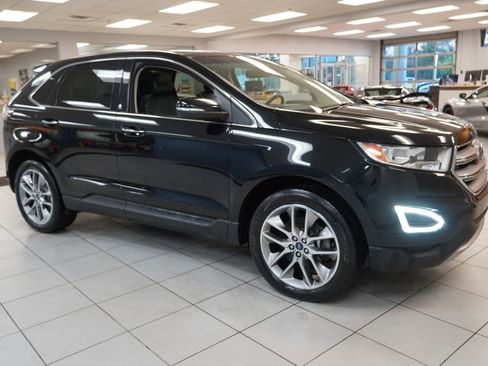 Used 2018 Ford Edge Titanium w/ Equipment Group 301A AWD/4WD image 15