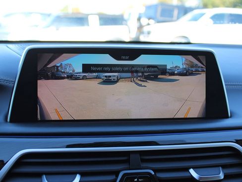 Used 2018 BMW 740i image 27