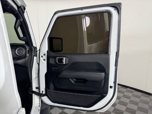 Used 2021 Jeep Wrangler Unlimited Sahara AWD/4WD image 34