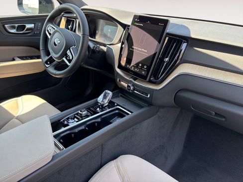 New 2026 Volvo XC60 B5 Plus w/ Protection Package Premier image 10