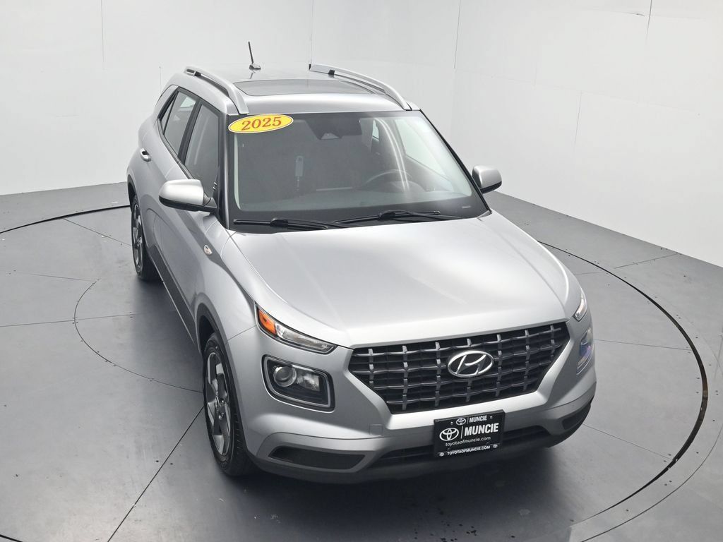 Used 2025 Hyundai Venue SEL FWD image 36