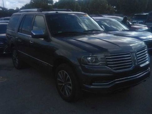Used 2016 Lincoln Navigator Select RWD image 4