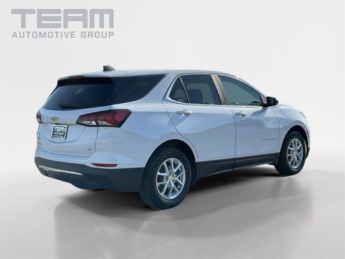 Used 2022 Chevrolet Equinox LT w/ Driver Convenience Package image 7