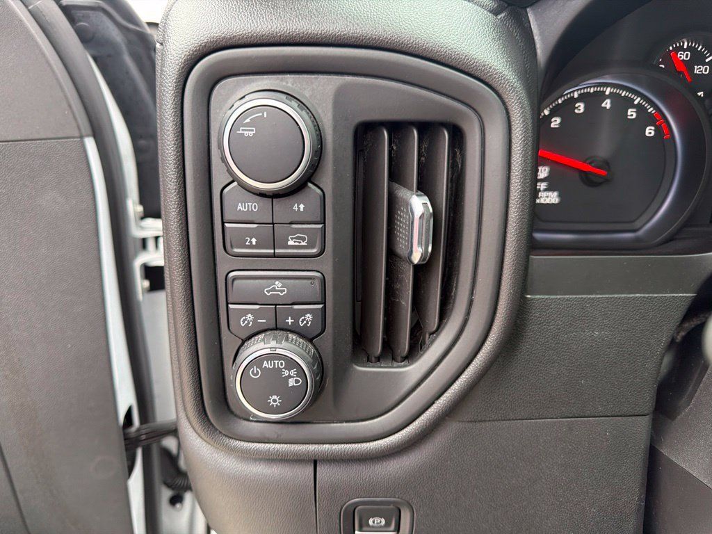 Used 2021 Chevrolet Silverado 1500 Custom AWD/4WD image 18