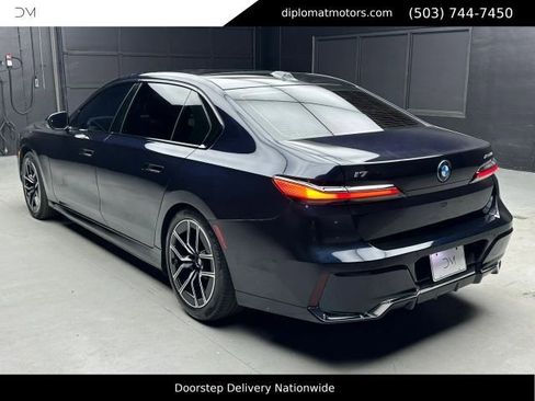 Used 2024 BMW i7 xDrive60 AWD/4WD image 5