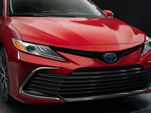 Used 2024 Toyota Camry XLE image 3