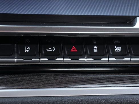 Used 2025 Chevrolet Silverado 2500 LT w/ Convenience Package image 29