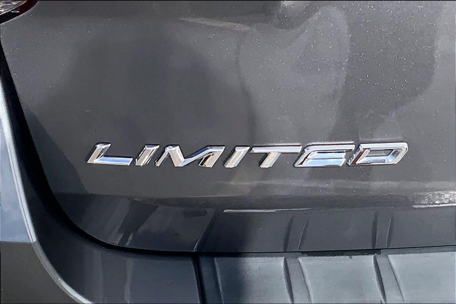 Used 2022 Ford Explorer Limited w/ Equipment Group 301A RWD image 10