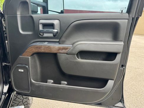 Used 2018 GMC Sierra 2500 Denali w/ Duramax Plus Package AWD/4WD image 15