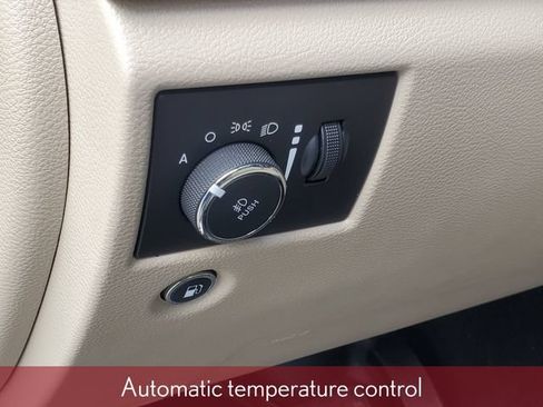 Used 2021 Jeep Grand Cherokee Limited AWD/4WD image 16