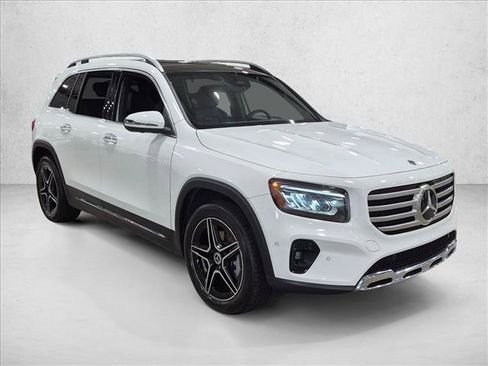 Used 2026 Mercedes-Benz GLB 250 image 3
