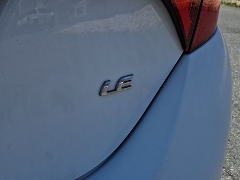Used 2015 Toyota Corolla LE FWD image 31