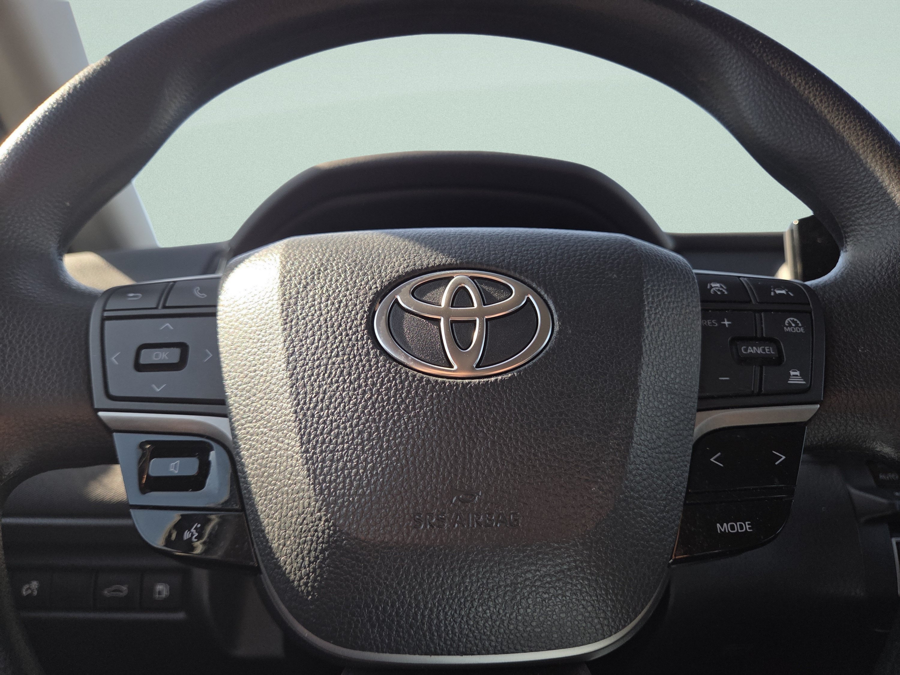 Used 2025 Toyota Camry LE FWD image 31