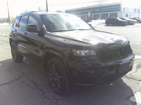 Used 2017 Jeep Grand Cherokee Altitude image 8
