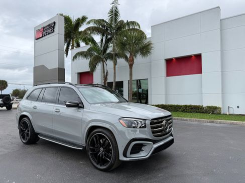 Used 2025 Mercedes-Benz GLS 580 GLS 580 image 1