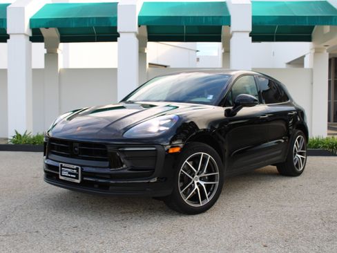 Certified 2025 Porsche Macan image 1